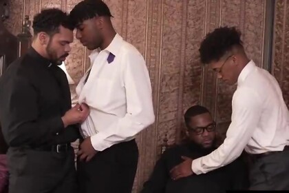 HUMAN CENTIPEDE! Check out this black gay orgy where six black men fuck and suck each others dicks