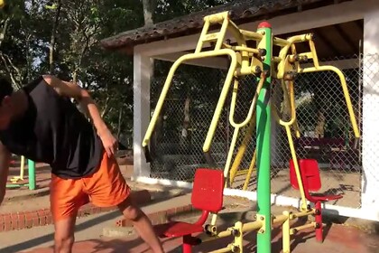 DOING EXERCISES IN THE PUBLIC PARK AND AFTERWARDS MY DICK GETS VERY HARD