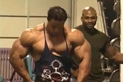 Kevin Levrone Lifting Weights, Flexing, and Posing 3 Weeks Before 2000 Mr Olympia