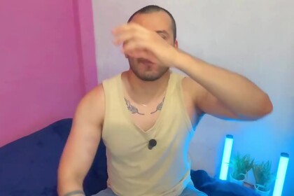 Mature bricklayer fucking a first-time twink